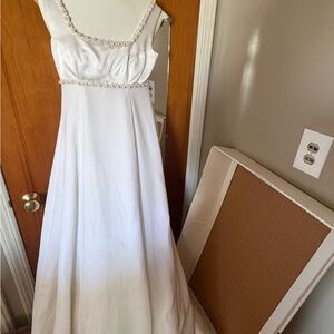 Elegant White Beaded Waist A-Line Women's Dress Sz 4